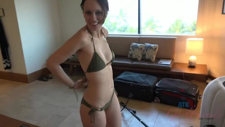 Jade Nile’s Pussy Filled - Footjob & Creampie Fun