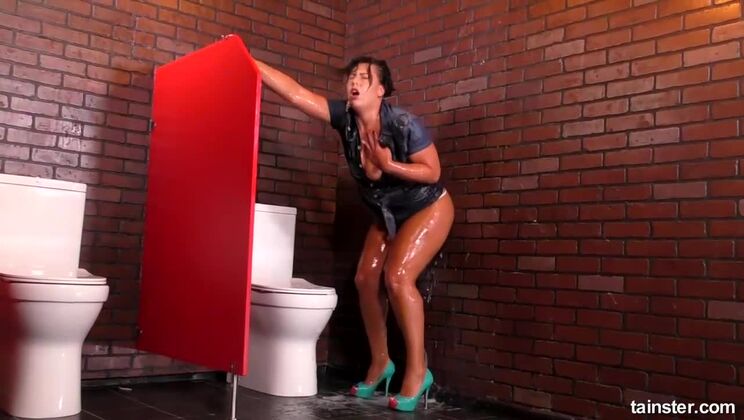 [Tainster] - Aisha's Facial Expression Changes to Crazy During Handjob