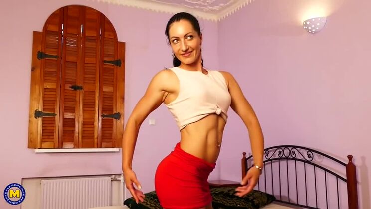 Mature Jessica gets freaky with a large toy!