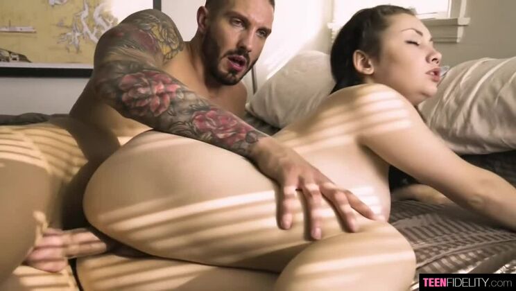 [TeenFidelity] - Facial for Lenna Lux and Quinton James in Childhood Crush - Lenna Lux - Quinton James - Leena Lux