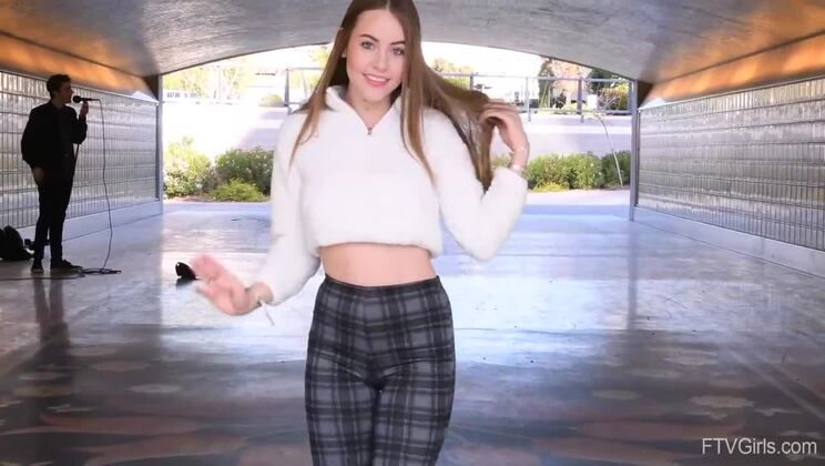 Young & Gorgeous Naomi’s Solo Session