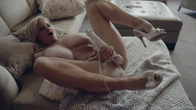 [KellyMadison] - Vibrations and Big Tits with Kelly Madison - Kelly Madison