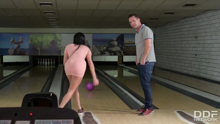 [HandsOnHardcore] - Nataly Gold & Anissa Kate’s Bowling Alley Orgy - DP, Anal & Facial Finish - Anissa Kate - Nataly Gold