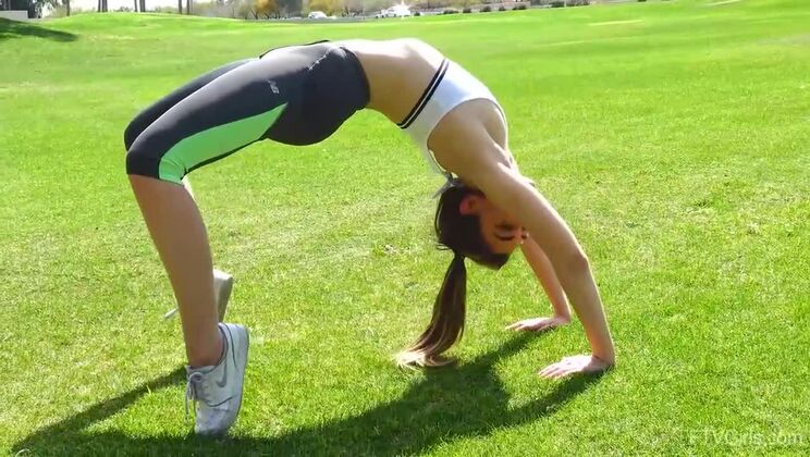 [FTVGirls] - Young Valentina's Sexy Solo Act - Valentina