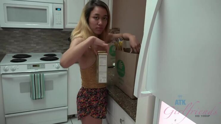 Aria Skye Meets You for a Wild Hawaiian Time!