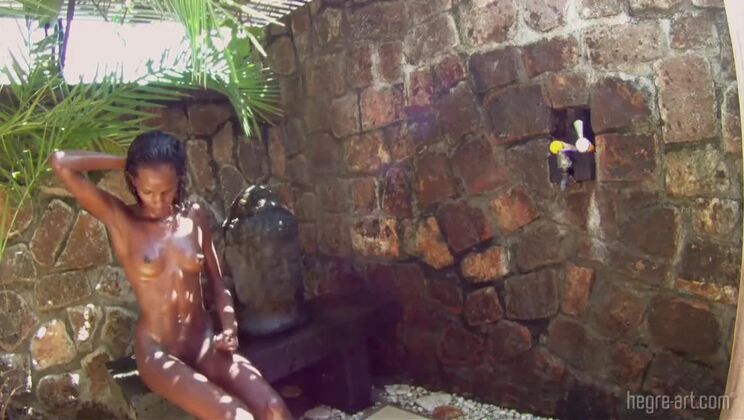 Amateur Brunette Valerie Showering