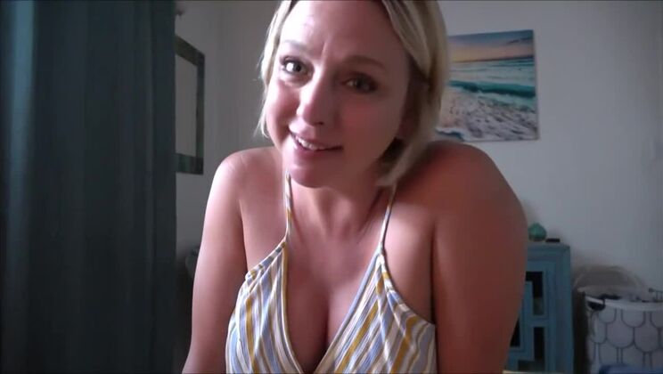 [MomComesFirst] - MILF Brianna Beach: Best Friend of Mom - Brianna Beach