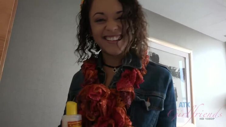 Skinny Holly Hendrix Receives Footjob and Anal Cum