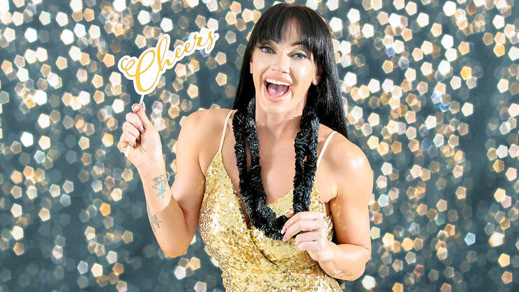 Leila LaRocco Gets Naughty