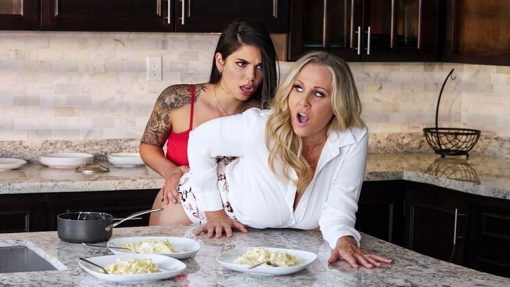 [Brazzers] - Lesbian Love with Natural and Small Tits - Gina Valentina - Julia Ann