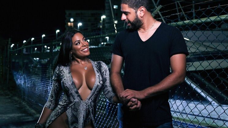 Luna Star Gets Cumshot on Her Face