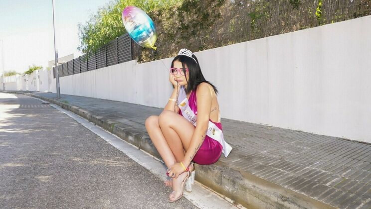 [PublicPickups] - Birthday Blowjob Beauty - Jordi El Niño Polla - Kitty Love