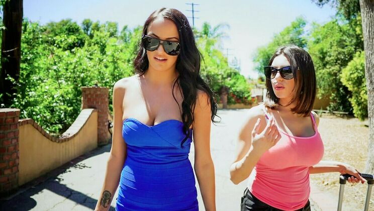 Tattooed Lesbian Hookup