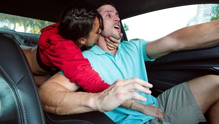 [MonsterCurves] - European Amateur Sex in Car with Luna Star