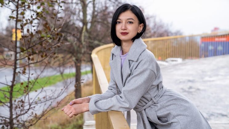 [PublicAgent] - Shaved Russian Babe Fucked Hard - Martin Gun - Madison Quinn