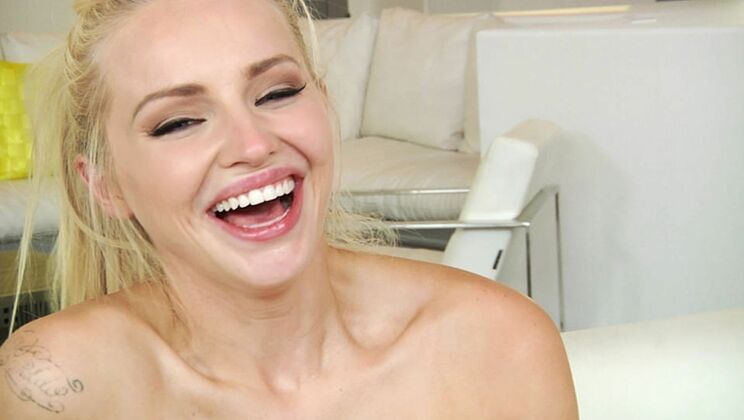 Staci Carr's Hot Body in BTS