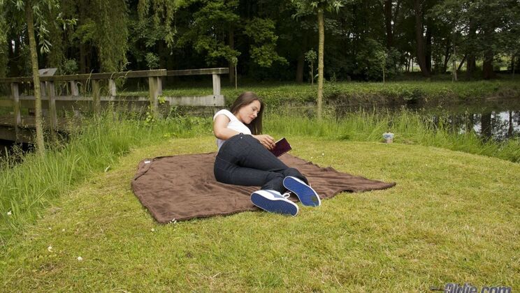 Doggystyle and Missionary - Savanah Secret's Sex Positions