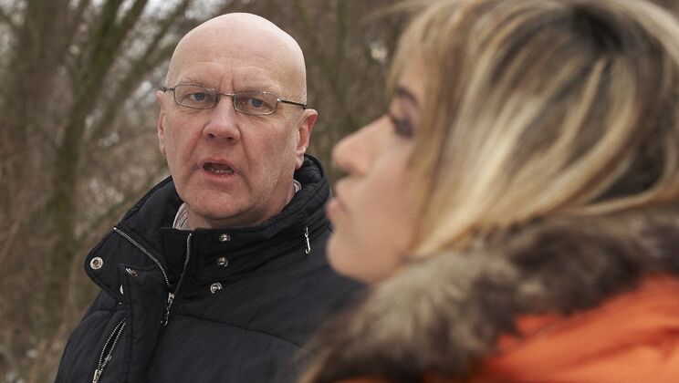 [Oldje] - Blonde Babe Aleska Gives Handjob in Snow - Hugo - Aleska Diamond