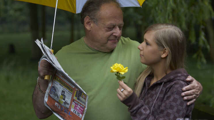 [Oldje] - Kissing and Licking: Neil and Sheryl's Intimate Moment
