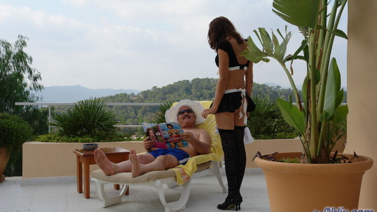 [Oldje] - Brunette Yenna Gives Blowjob in Paradise