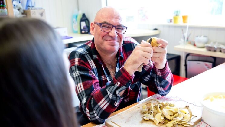 [Oldje] - Brittney Babe Seduces Old Man for Sex - Jan - Brittney Babe