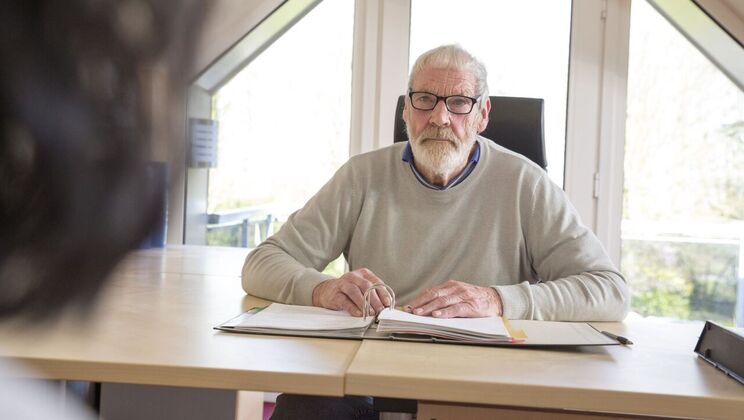 [Oldje] - Brunette Beauty Loves to Learn