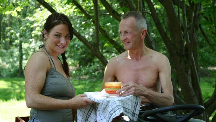 [Oldje] - Outdoor Deepthroat Joy - Doug - Patty