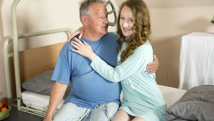 [Oldje] - Banana Enjoyer with Young Emma - Harry - Emma Fantasy