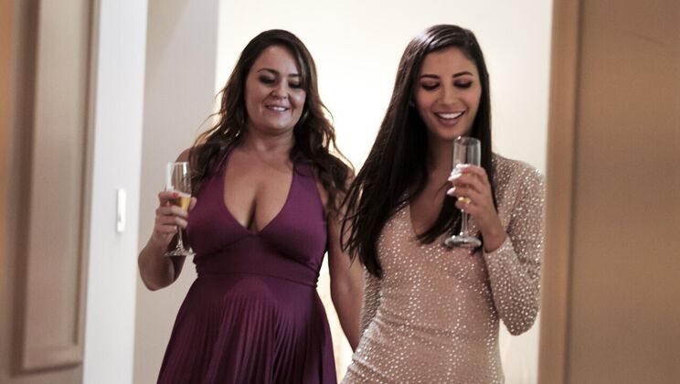 Pussy Play and Lesbian Kiss: Medium Tits and Brunette Fun