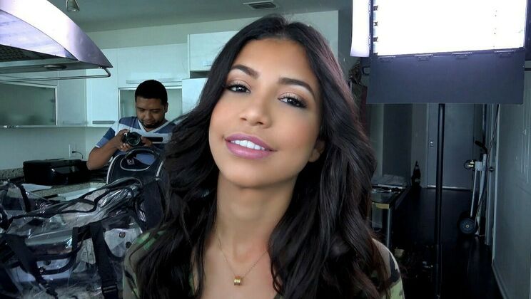 Veronica Rodriguez Performs Sloppy Blowjob on Camera