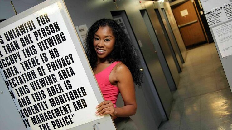 Cougar Yasmine De Leon Gets Facial with Cum Swallow