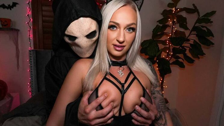 Play with Shaved Pussy Elana Bunnz and Johnny Love