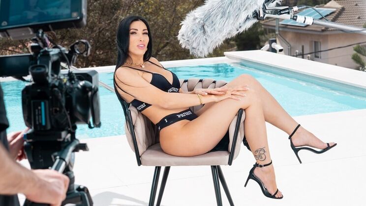 [Private] - Get to Know Clea Gaultier: Big Tits and More - Clea Gaultier