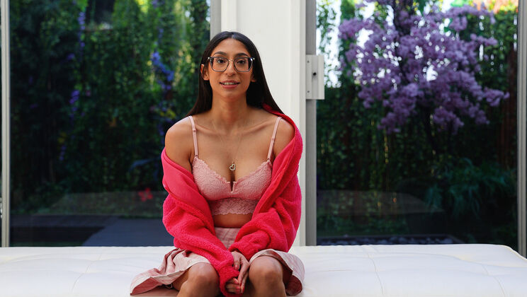 [NetGirl] - Mila's Pussy Gets Licked - Sona - Mila