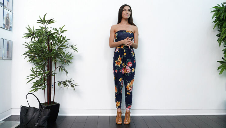 [NetVideoGirls] - Gianna Sucks and Swallows - Gianna