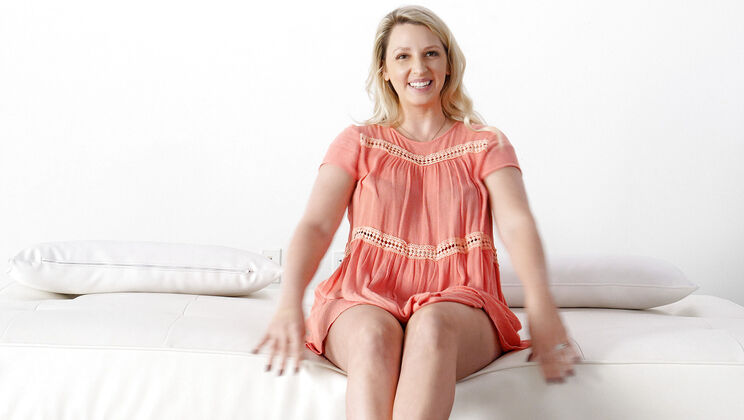 Charlotte's Blowjob and Cumshot in Casting