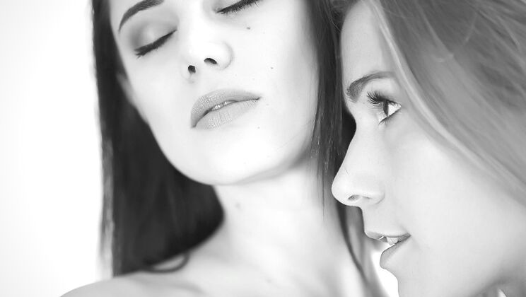 [SuperPrivateX] - Pussy to Mouth and Deepthroat in Czech Movie