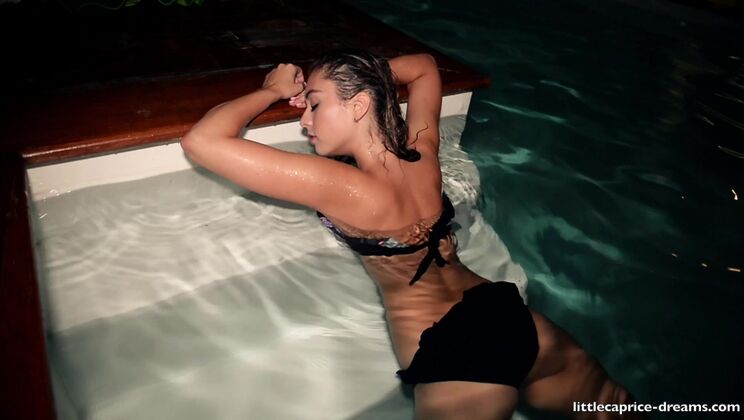 [CapriceDivas] - Czech Beauty Sabrisse Water Play