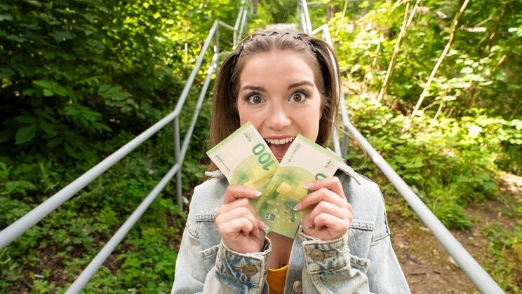 [PublicAgent] - Shaved Brunette Amateur Outdoor Sex Adventure - Martin Gun - Agatha Shay