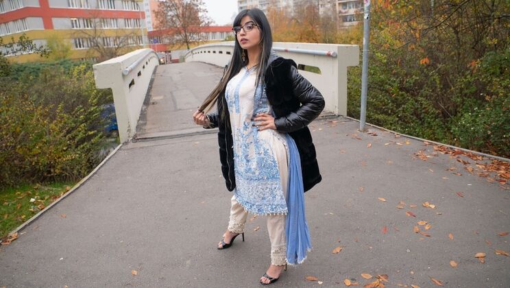 [PublicAgent] -  Big Cock, Brunette, and Bathroom Fun  - denis marti - Aaliyah Yasin