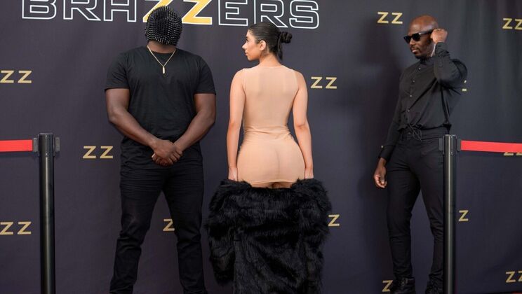 Violet Myers' Bubble Butt Gets Spanked and Fucked by Mannie Coco