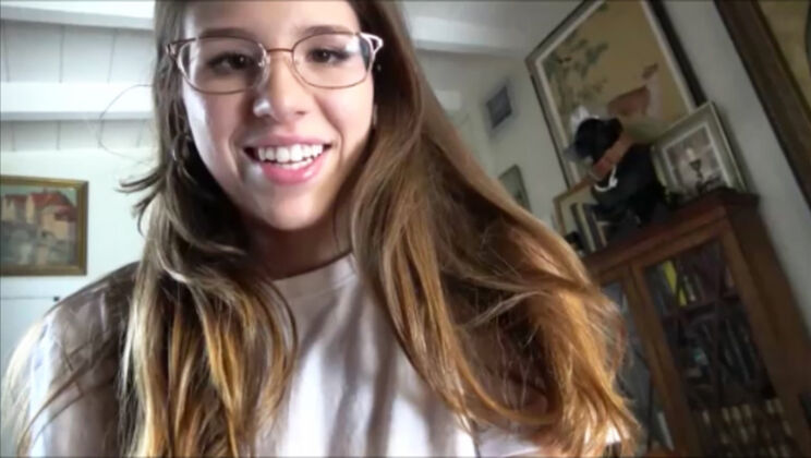 [PerfectGirlfriend] - 19 Year Old Cuddle and Play - Isabel Moon