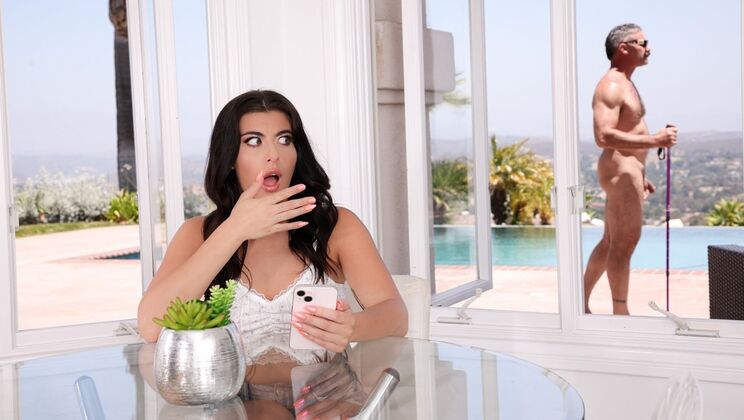 Cumshot Surprise on Beautiful Gal Ritchie