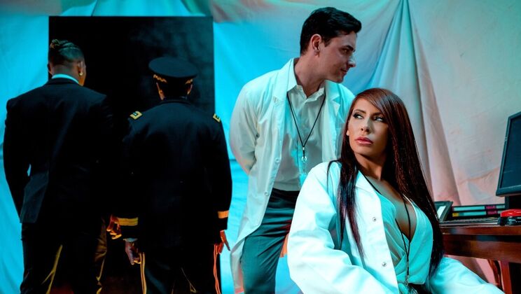 One On One Fuck: Tia Cyrus Rides And Tommy Gunn Cums