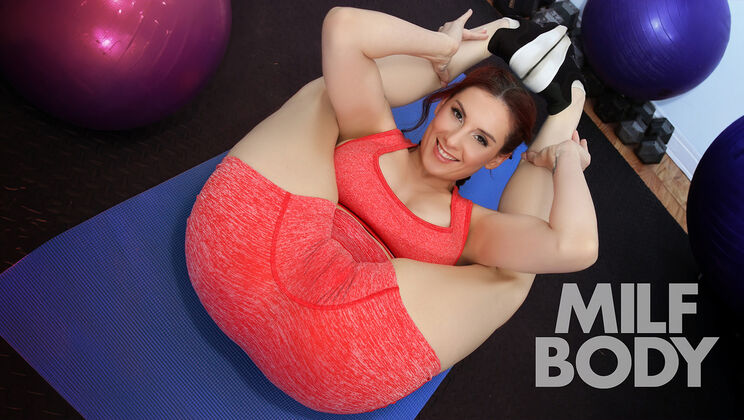 Fit Girl Kelly’s New Deepthroat And Licking Routine