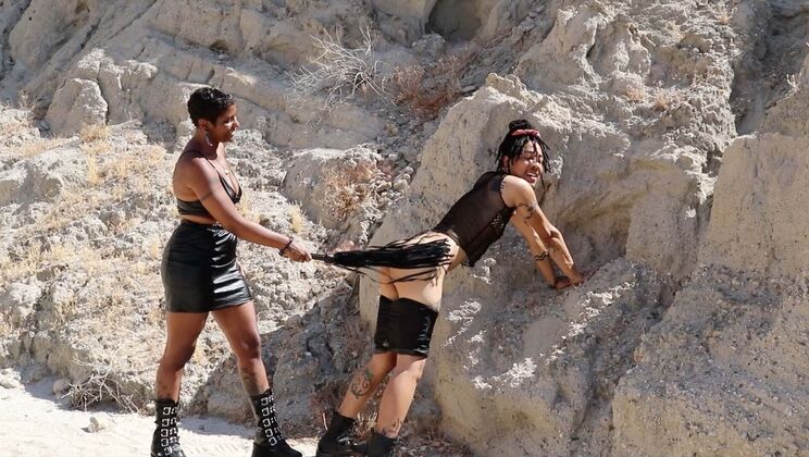 Hairy Brunette Honey G Gets Pussy Licking in Desert Heat
