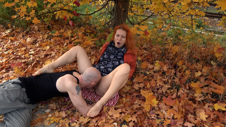 Autumn Leaves Licking – Simona & Leo Public Pussy Licking