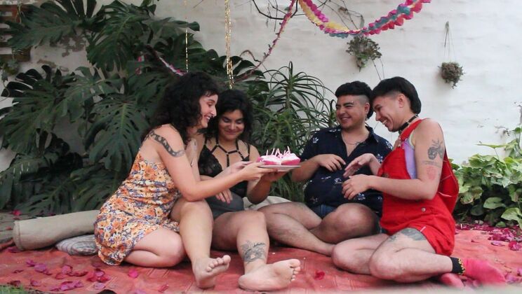Cumple Quartet: Four Horny Girls, Dildos & Vibrators